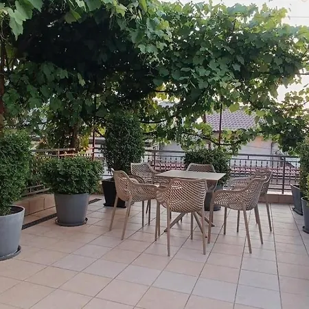 Old Town 3 Bedroom With Garage And Terrace شقة